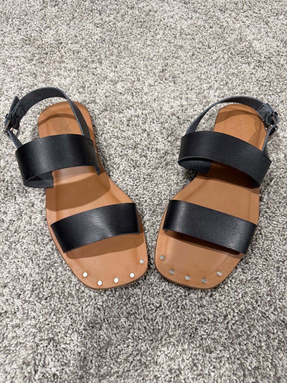 Universal Thread Black Double-Strap Sandals with Tan Footbed